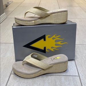 Volatile woven sandal